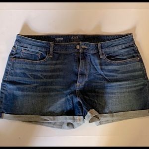 a.n.a brand woman’s Jean shorts size 18